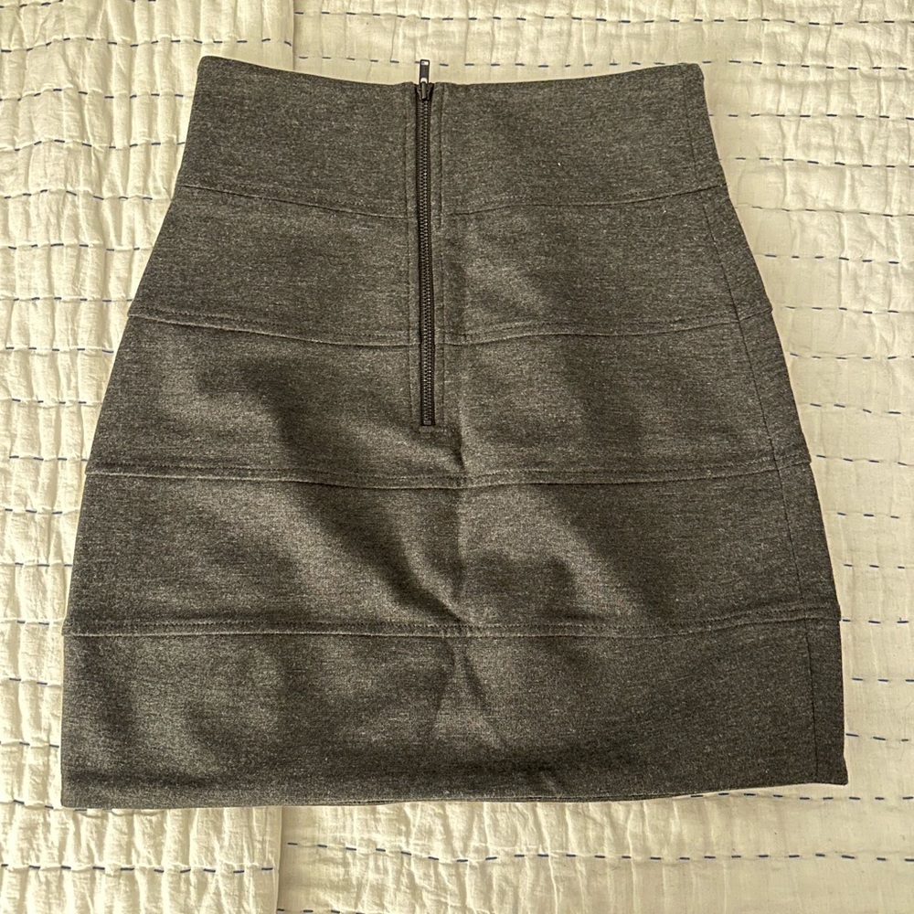 Aritzia mini skirt - Picture 2 of 3
